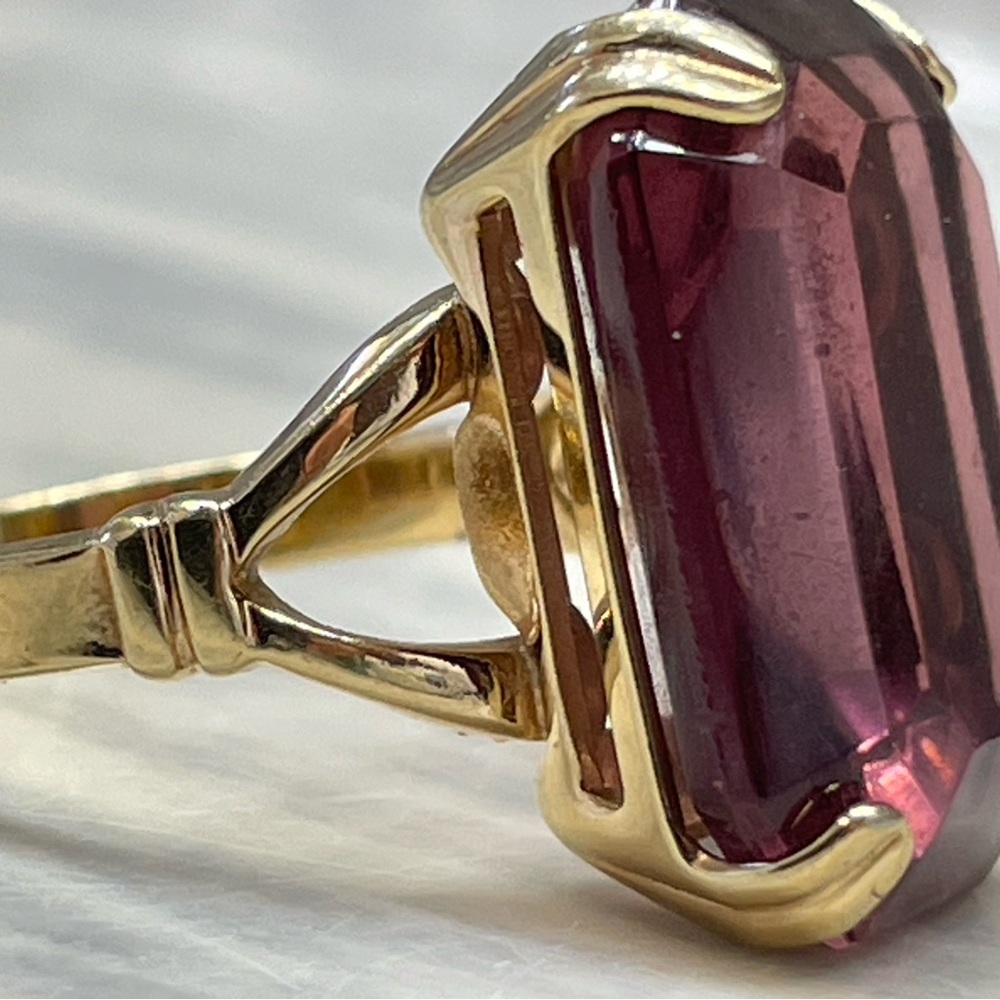 1975 Vintage Avon Large Emerald Cut Smokey Purple Statement Ring Sz 7 Gold Tone - Picture 11 of 14